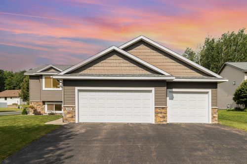 655 Glenmeadow St, River Falls, WI, 54022-6008 | Card Image