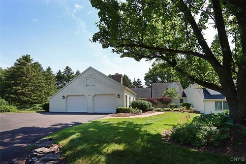 8305 Decoy Run, Manlius, NY, 13104-9324 | Card Image