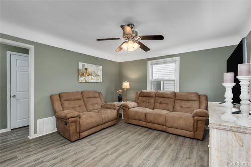 28965 Marquette St, Garden City, MI, 48135-2716 | Card Image