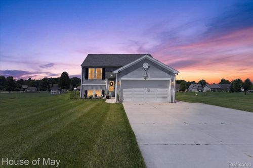51348 Chardonnay St, Paw Paw, MI, 49079-1832 | Card Image