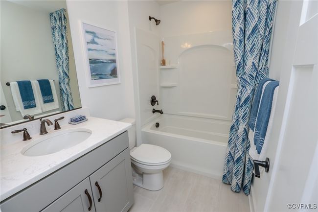 Hall bathroom | Image 19