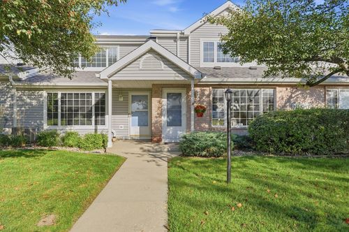 10180 W Whitnall Edge Cir, Franklin, WI, 53132-2836 | Card Image