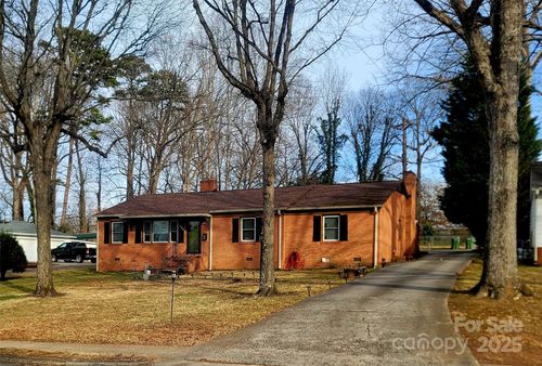 308 N Hawthorne St, Mount Holly, NC, 28120-1733 | Card Image