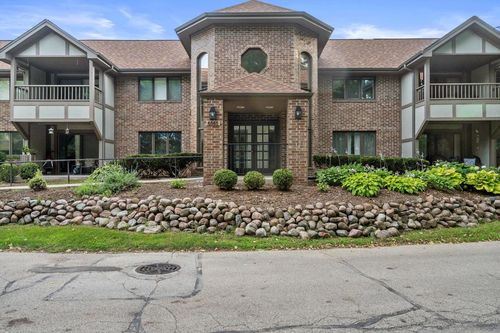 102-6565 N Green Bay Avenue, GLENDALE, WI, 53209 | Card Image