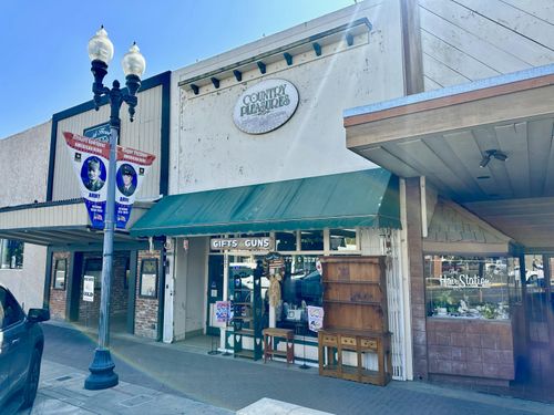 177 N Main St, Porterville, CA, 93257-3734 | Card Image