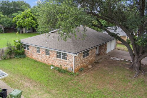 325 Belmont St, Hurst, TX, 76053-6105 | Card Image