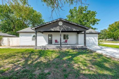 Single story home featuring a front lawn | Image 1