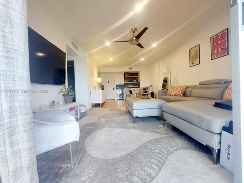 apt-1005a-4400 Hillcrest Dr, Hollywood, FL, 33021-7979 | Card Image