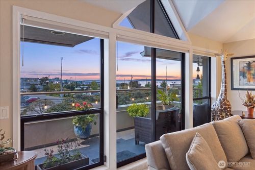 302-110 James St, Edmonds, WA, 98020-8432 | Card Image