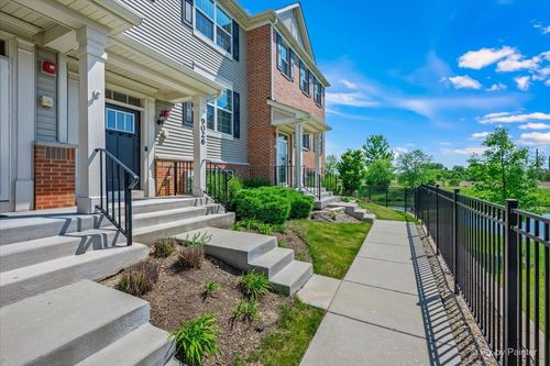 9026 Disbrow St, Huntley, IL, 60142-6043 | Card Image