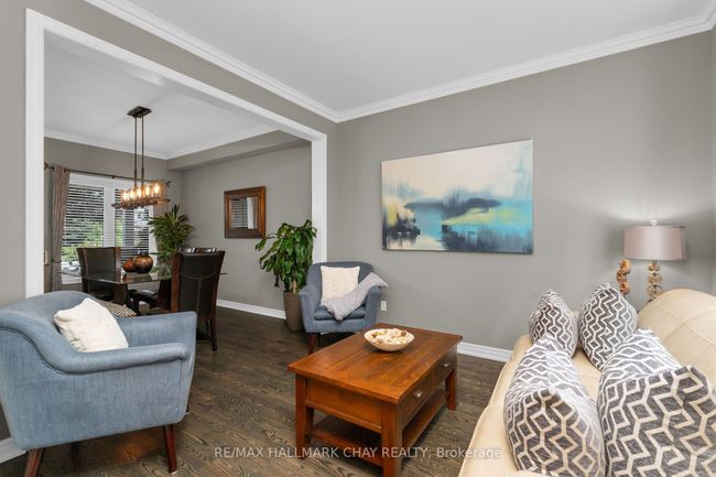 383 Hewitt Cir, House other with 3 bedrooms, 3 bathrooms and 4 parking in Newmarket ON | Image 15