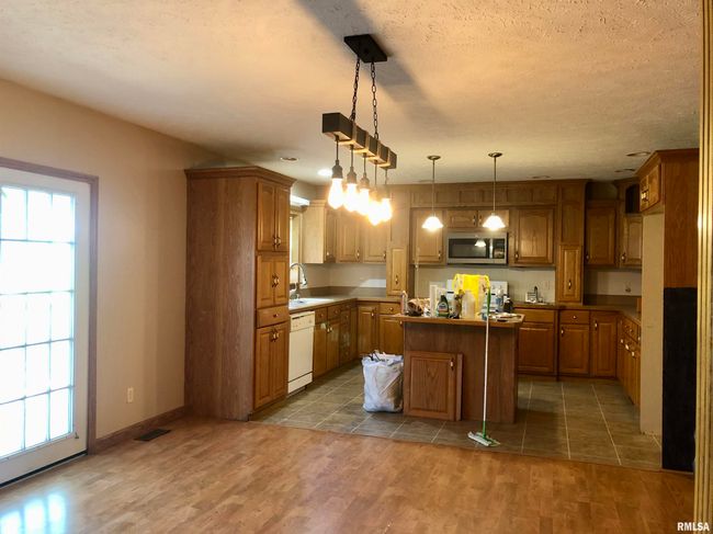 400 W Boundary Rd, House other with 3 bedrooms, 2 bathrooms and null parking in Creal Springs IL | Image 7
