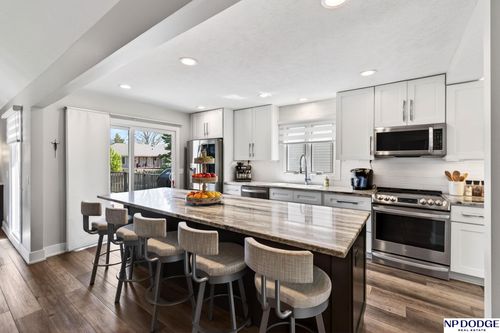 15276 Bemis St, Omaha, NE, 68154-1870 | Card Image