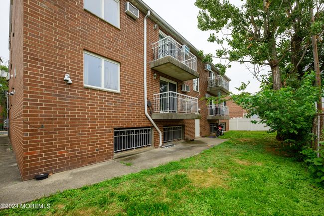 APT-5 - 40 W 13 Th St, Condo with 3 bedrooms, 2 bathrooms and null parking in Bayonne NJ | Image 22