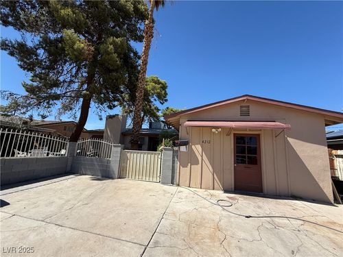 4212 Via Olivero Ave, Las Vegas, NV, 89102-3700 | Card Image