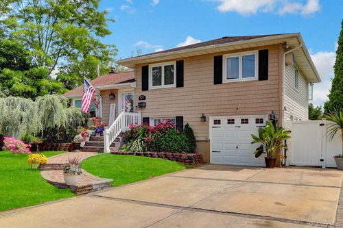 121 W 15th Street, Babylon, NY, 11729 | Card Image