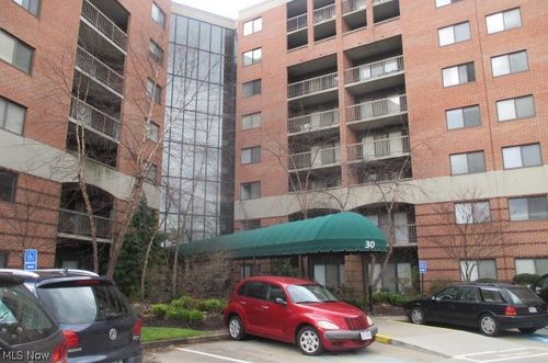 30 Severance Circle, Cleveland Heights, OH, 44118 | Card Image