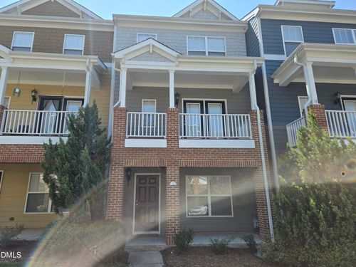 329 Kinellan Ln, Cary, NC, 27519-8642 | Card Image