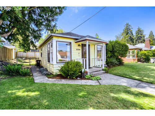 2226 N Sumner St, Portland, OR, 97217-3833 | Card Image