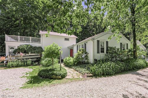 15879 Hemlock Road, Chagrin Falls, OH, 44022 | Card Image