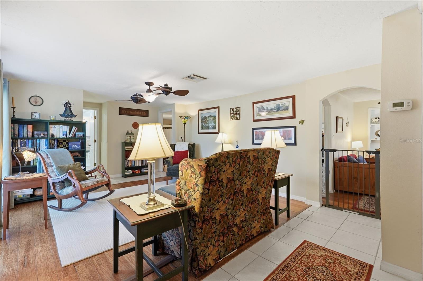 Residential in HOLIDAY 5
