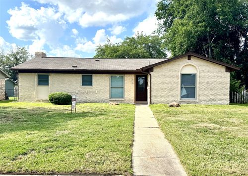 809 Milky Way, Garland, TX, 75040 | Card Image