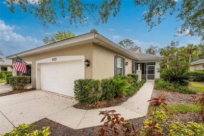 Villa with spacious 2 car garage... | Image 1