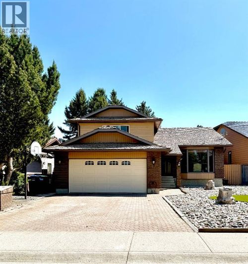 42 Ridgewood Blvd W, Lethbridge, AB, T1K6B9 | Card Image