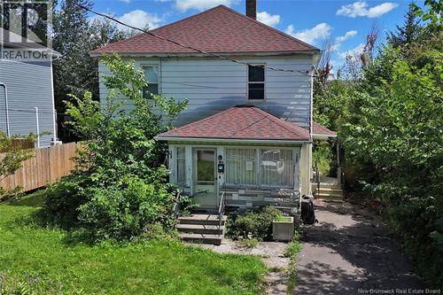 865 Barker St, House with 3 bedrooms, 1 bathrooms and null parking in Fredericton NB | Card Image