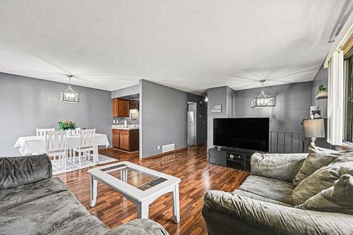 9209 Dartford Rd, Woodbury, MN, 55125-3423 | Card Image