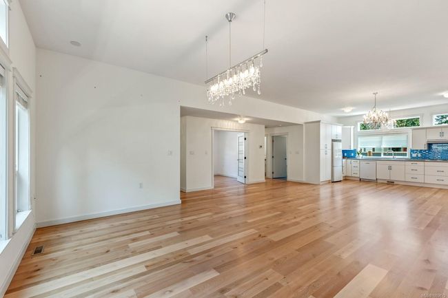 Living room to kitchen | Image 10
