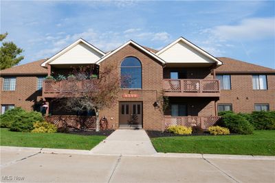 103 - 8599 Scenicview Drive, Condo with 2 bedrooms, 2 bathrooms and null parking in Broadview Heights OH | Image 1