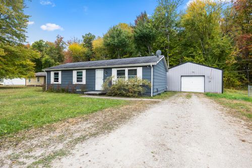 723 Floyd Ave, Versailles, IN, 47042-9555 | Card Image