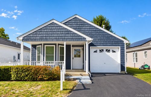 5147 Village Cir E, Manorville, NY, 11949-9565 | Card Image
