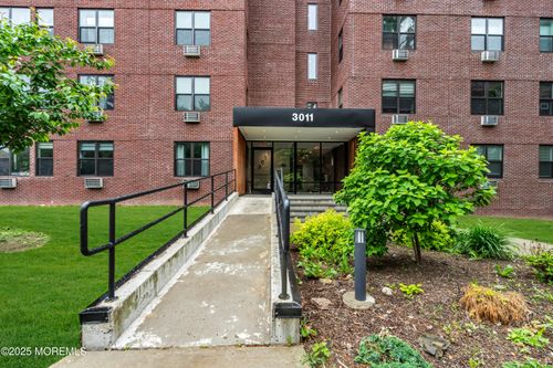 5j-3011 Edwin Ave, Fort Lee, NJ, 07024-3439 | Card Image