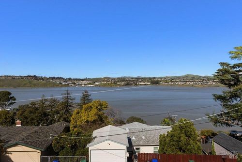 321 Alexander Street, Crockett, CA, 94525 | Card Image