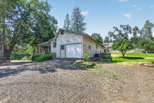 624 Crowson Rd, Ashland, OR, 97520-9546 | Card Image