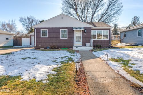 111 Seminole Ave, Bismarck, ND, 58501-3545 | Card Image