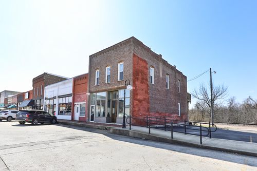 207 W Main St, Ash Grove, MO, 65604-9207 | Card Image