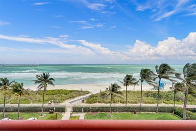 510 - 6767 Collins Ave, Condo with 2 bedrooms, 2 bathrooms and null parking in Miami Beach FL | Image 1