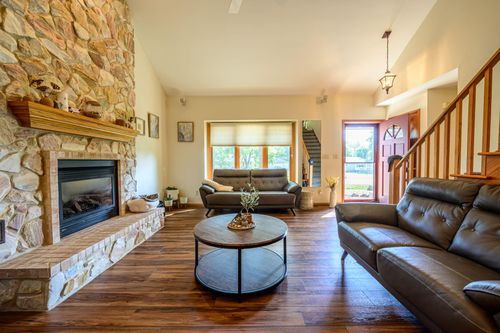 9015 S 84th St, Franklin, WI, 53132-9674 | Card Image