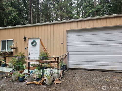 11 N Hamma Hamma Dr W, Hoodsport, WA, 98548-9529 | Card Image