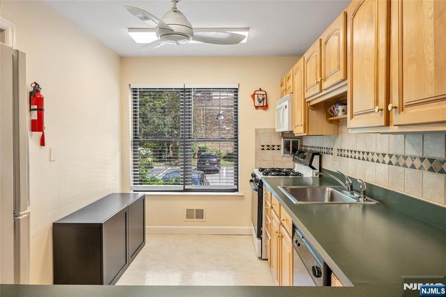 181 Long Hill Rd, House attached with 2 bedrooms, 3 bathrooms and null parking in Little Falls NJ | Image 28