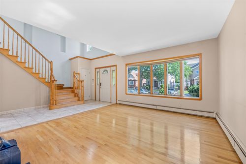 145 9th Ave, Whitestone, NY, 11357-1625 | Card Image