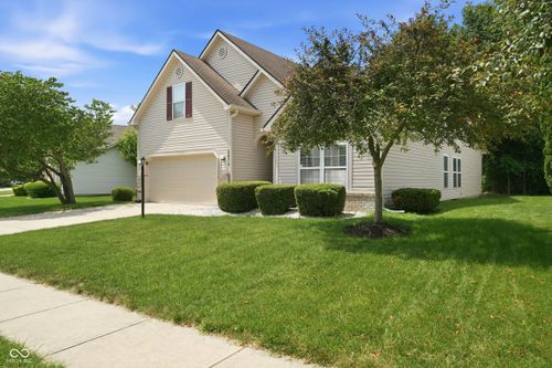 5876 Lost Oaks Dr, Carmel, IN, 46033-9574 | Card Image