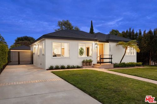 11906 S Park Ave, LOS ANGELES, CA, 90066-4668 | Card Image