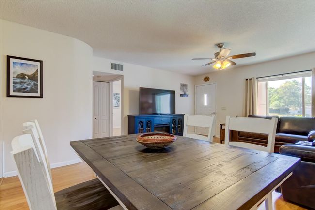 5 - 2291 Americus Boulevard W, Condo with 2 bedrooms, 2 bathrooms and null parking in Clearwater FL | Image 4