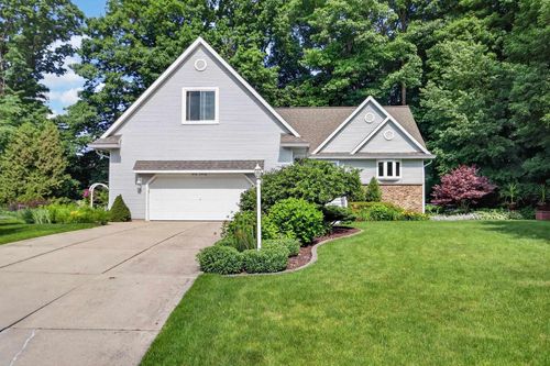 N115W19758 Shadow Wood Court, Germantown, WI, 53022 | Card Image