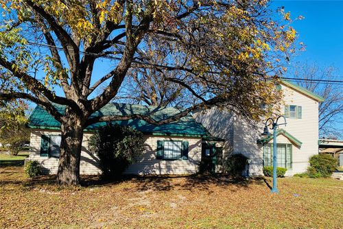 806 N 10th St, Haskell, TX, 79521-3812 | Card Image