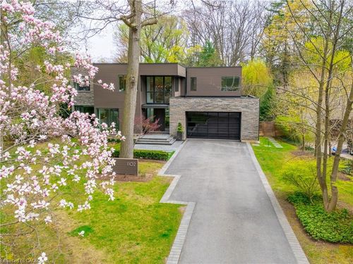 1102 Crestview St, Oakville, ON, L6J2C6 | Card Image